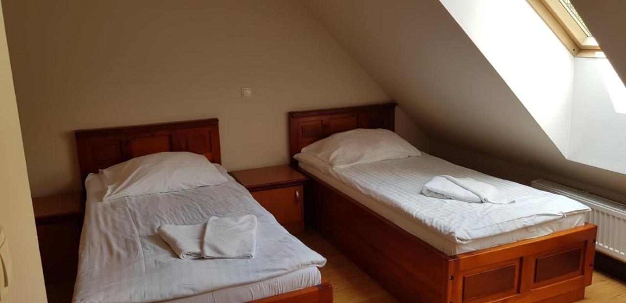 Hotel City Gniezno Buitenkant foto